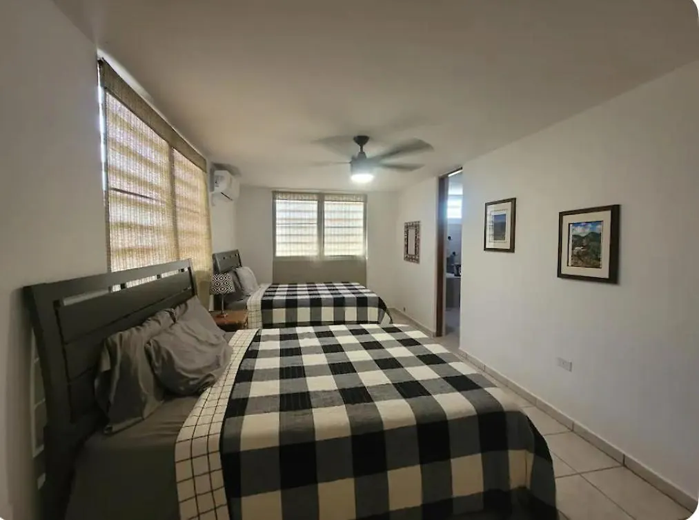 Oceanfront Vacation Home Near El Rainforest Luquillo 0*,  Portoriko