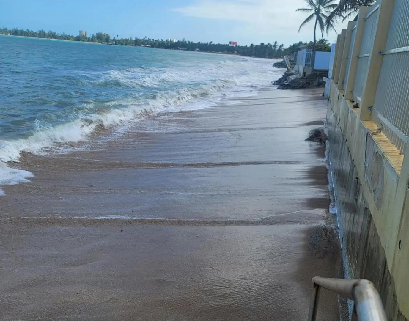 Oceanfront Vacation Home Near El Rainforest Luquillo